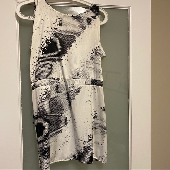 Lily White silky flowy black/white dress - Picture 2 of 4